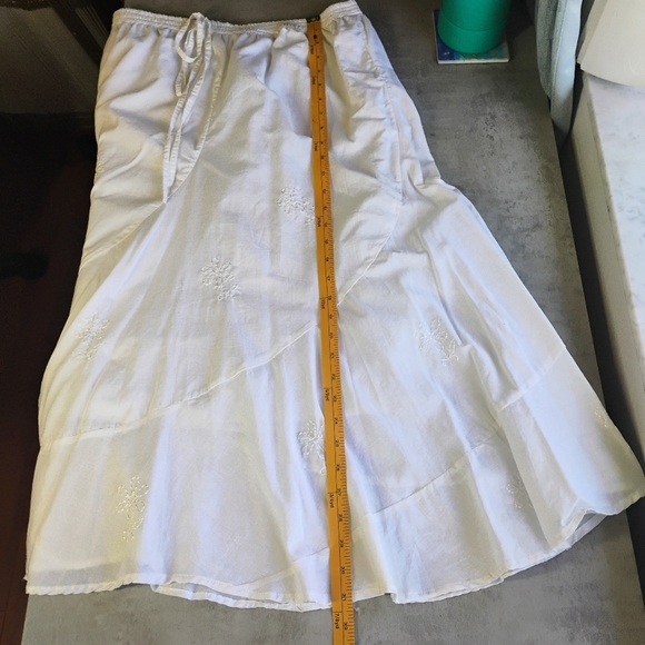 Metro Wear Floral Embroidered Flowy Midi Skirt White Cottage Boho Plus Size 3X - Picture 12 of 14